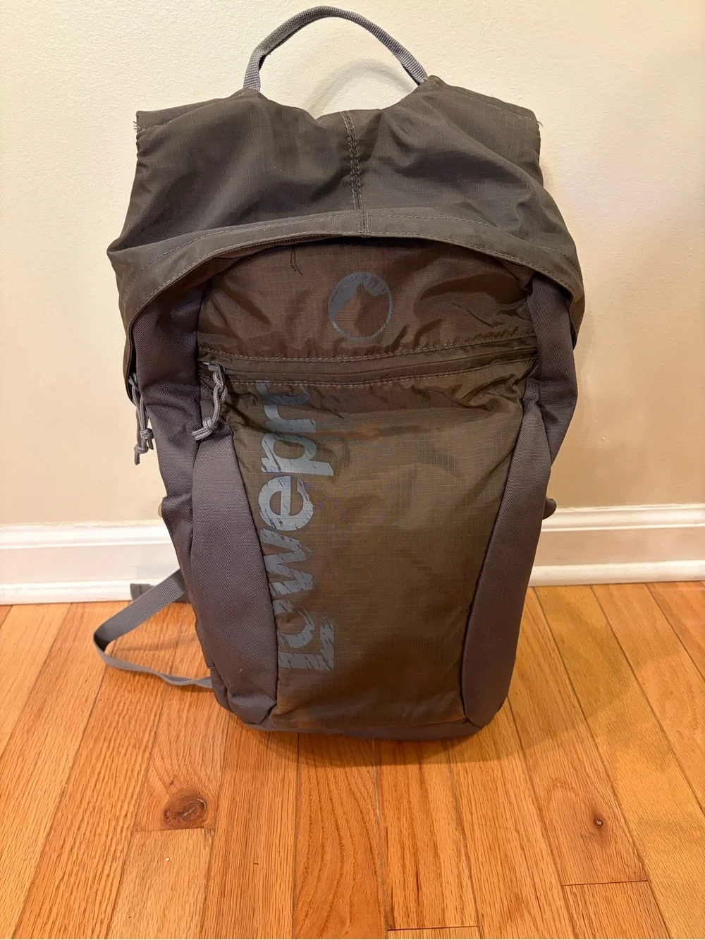 EUC Lowepro Photo Hatchback 16L AW Backpack Adjustable Strap Camera Bag